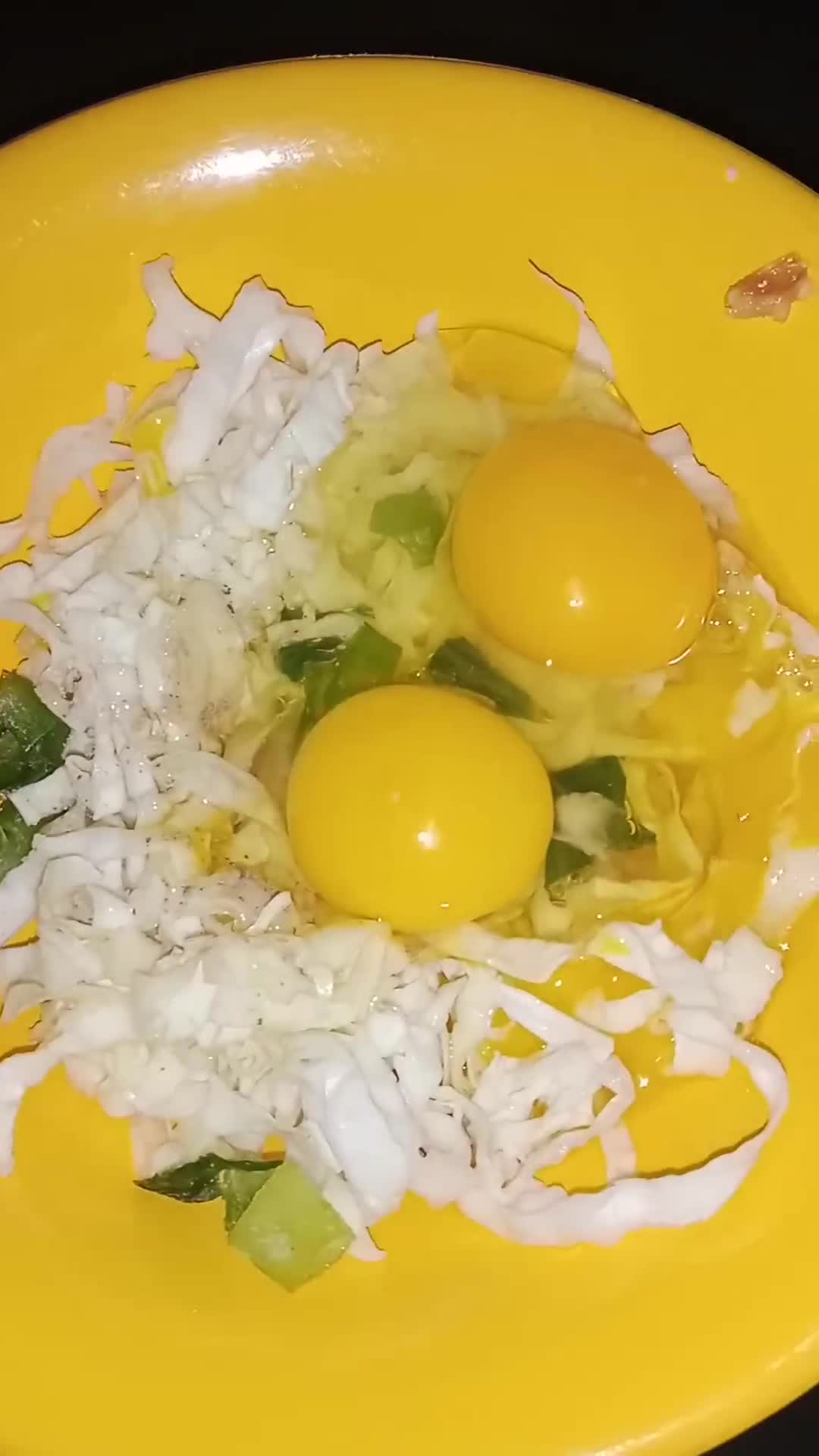 Foto langkah ke 3 dari resep Telur Dadar Kol.