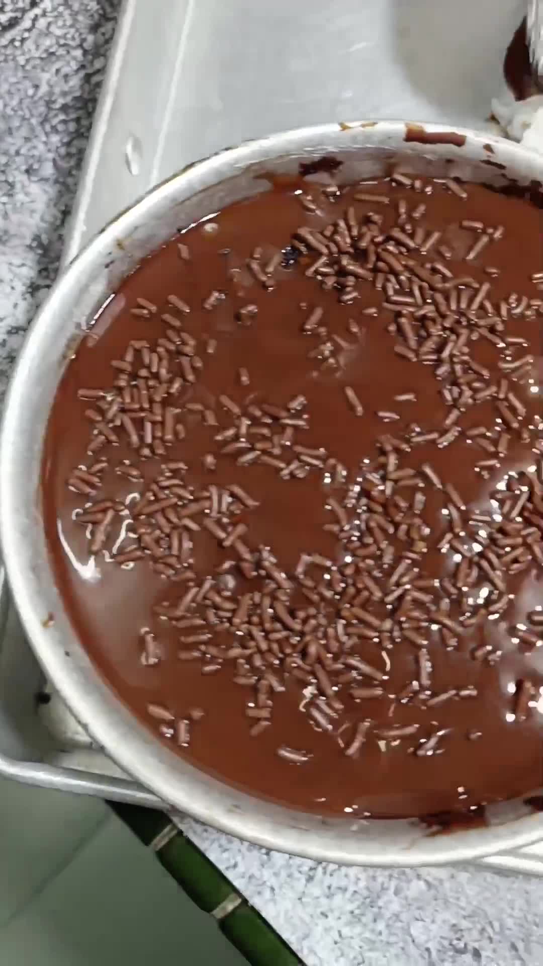 Gambar langkah 4 resipi Topping kek Coklat moist.