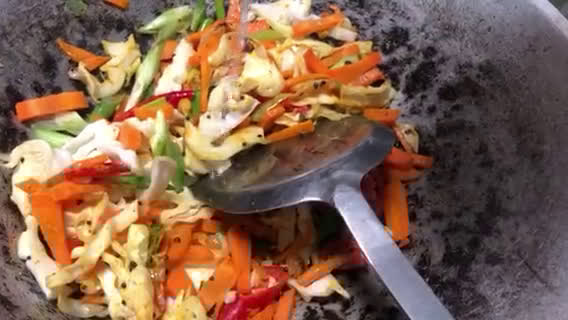 Gambar langkah 2 resipi Kobis Goreng Mamak.