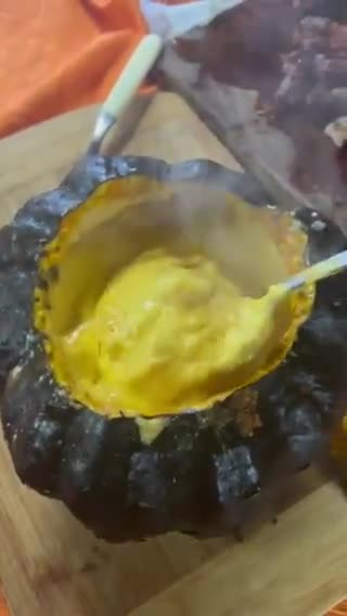 Foto del paso 3 de la receta: Fondue de queso en zapallo cabutia a las brazas