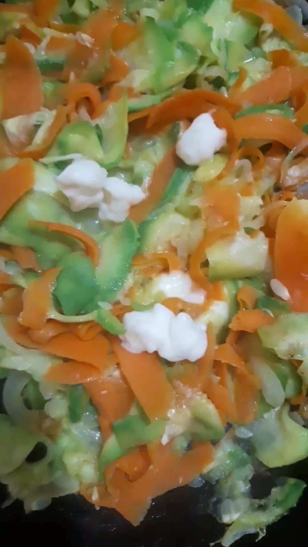Foto del paso 3 de la receta: Tortilla de zapallitos verdes, cebolla y zanahoria