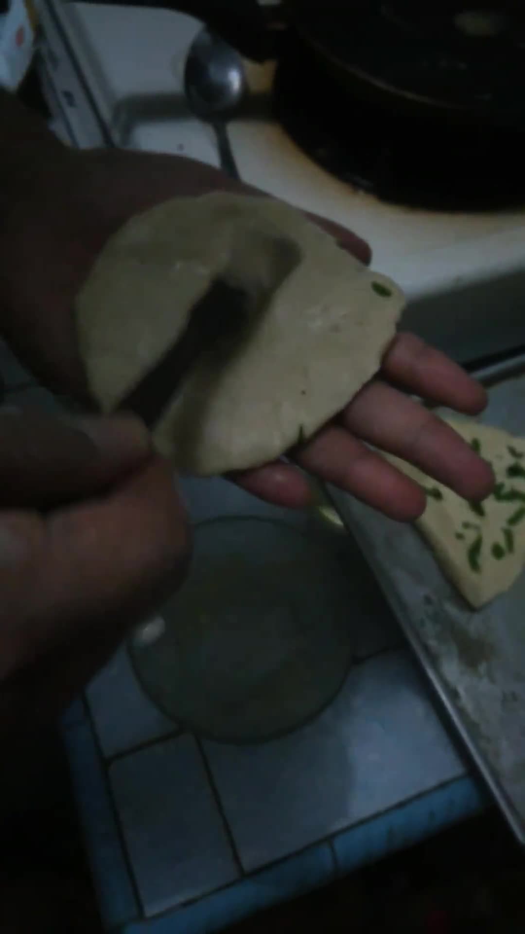 Foto langkah ke 6 dari resep Garlic Butter Naan.