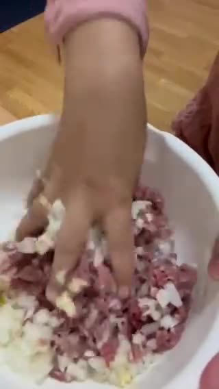 Foto langkah ke 3 dari resep Kibinai / Pastel Eropa / Lithuanian Meat Pie.