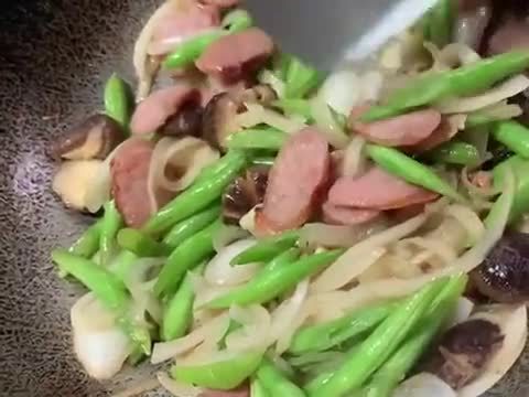 香菇四季豆炒香腸～剩菜再製食記的食譜步驟7照片