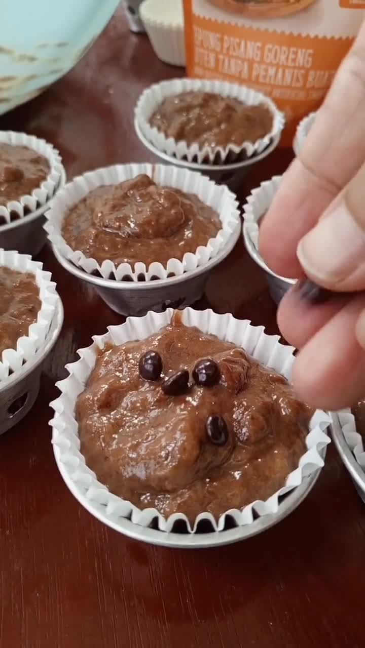 Foto langkah ke 4 dari resep Gluten Free Choco Banana Muffin.