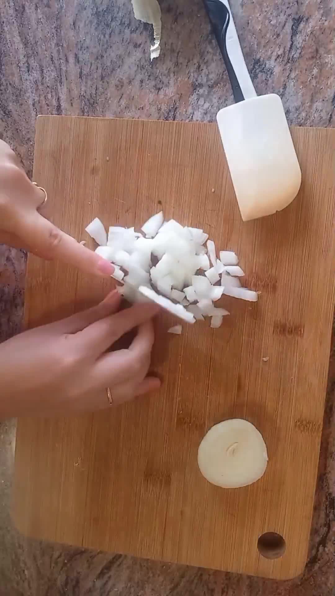 Foto del paso 1 de la receta: Pechuga de pollo en salsa de champiñones 🍄