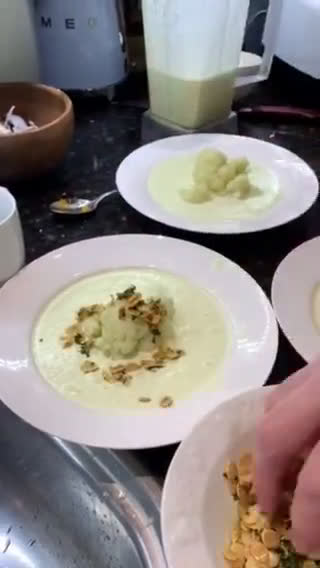 A picture of step 5 of Chilled cucumber, cauliflower and ginger cold soup.