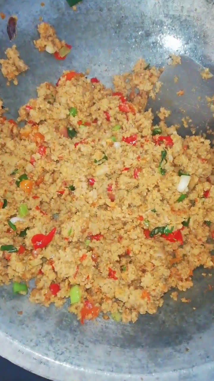 Foto langkah ke 5 dari resep Tumis oncom kemangi pedas.