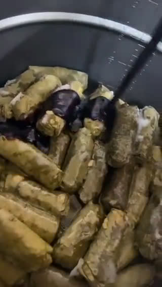 صورة لخطوة 2 من وصفة خلطه (صوص) ورق العنب بجدر الضغط