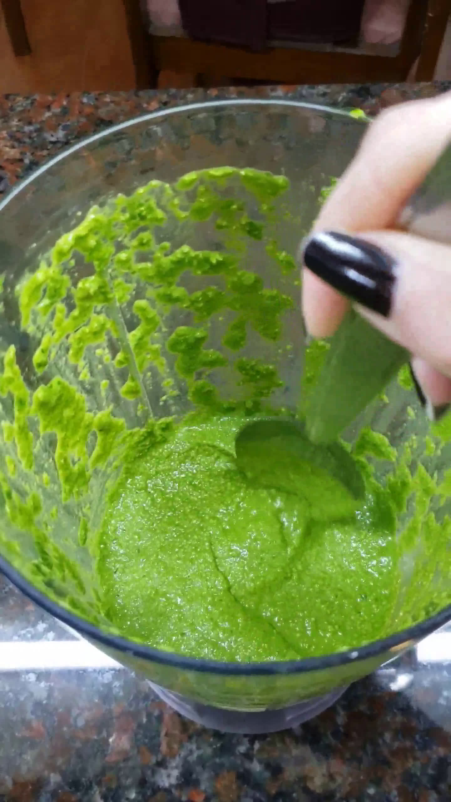 Foto del paso 2 de la receta: Crepes de espinaca y avena 💚🌱
