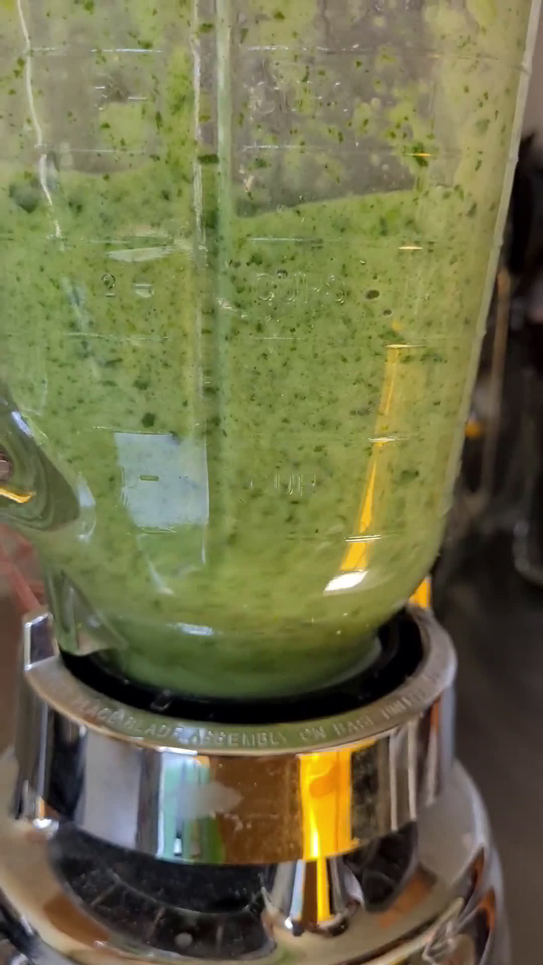 Foto del paso 3 de la receta: Smoothie de manzana, espinacas y aguacate