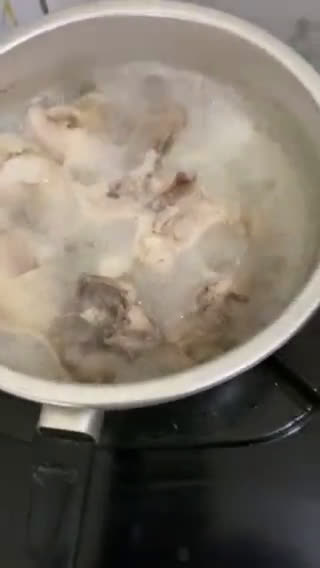 Foto langkah ke 1 dari resep Ayam kecap manis pedas.