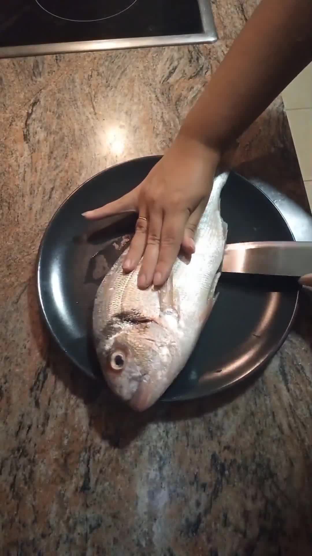Foto del paso 1 de la receta: Dorada a la plancha 🐟