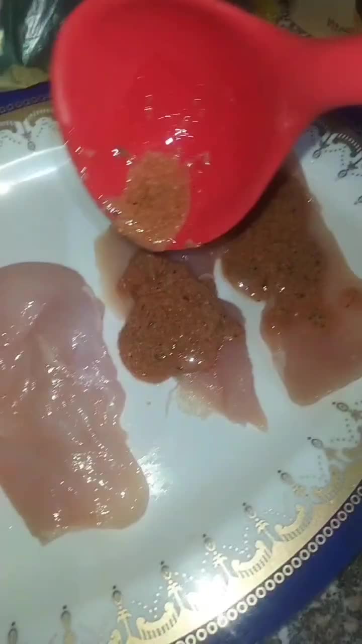 صورة لخطوة 3 من وصفة صدور دجاج مشوية على grill pan بتتبيلة مميزه 🍗🍳