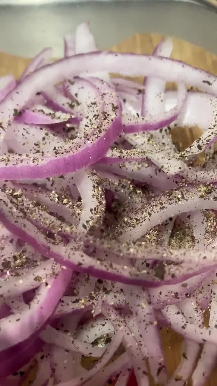 Foto del paso 3 de la receta: Cebollas Desflemadas con Sal de Grano y Pimienta Molida