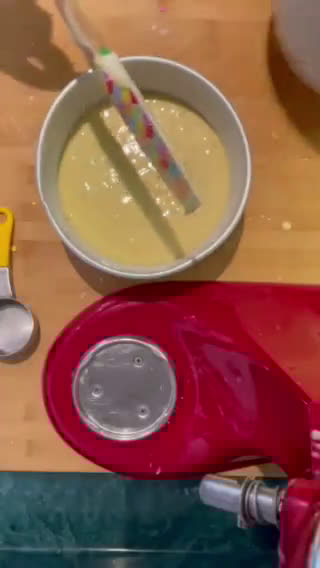 Foto del paso 2 de la receta: Pastel funfetti 🌈