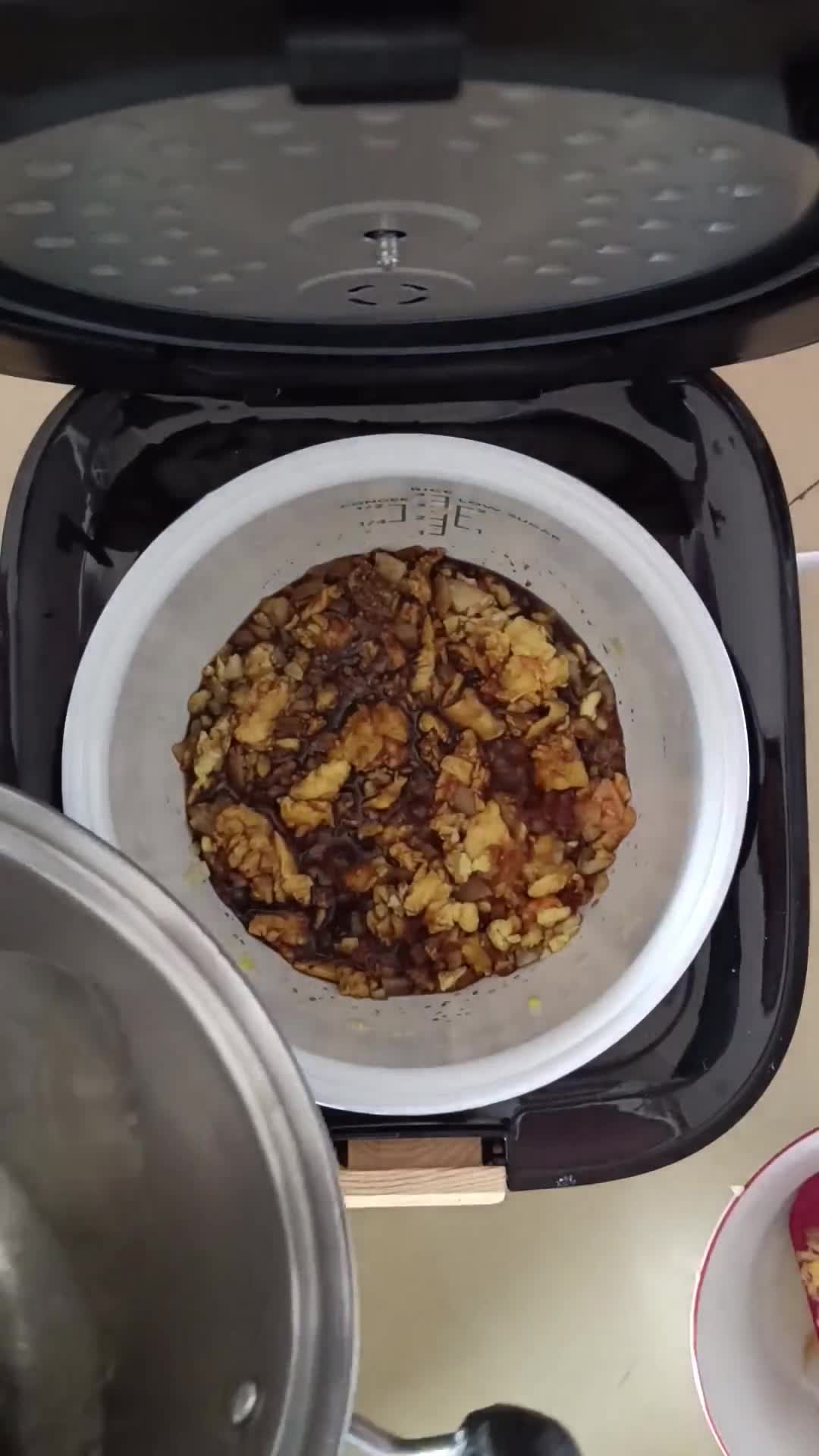 Foto langkah ke 4 dari resep Kwetiau Goreng Rice Cooker.