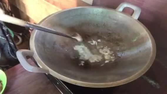 Foto langkah ke 2 dari resep Telur ceplok kuah asam.
