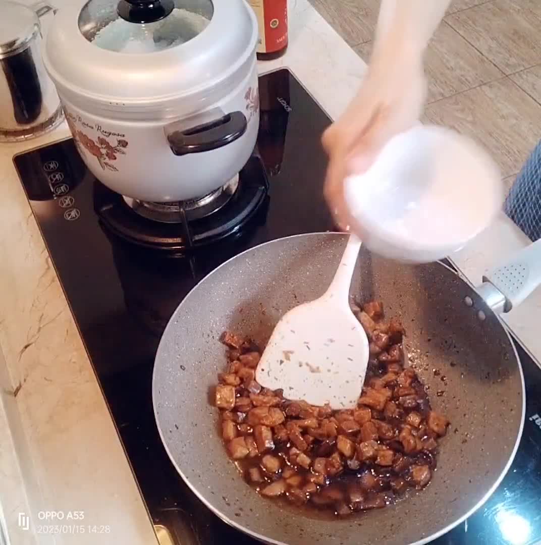 Foto langkah ke 5 dari resep Kwetiau Rebus Daging Jamur.