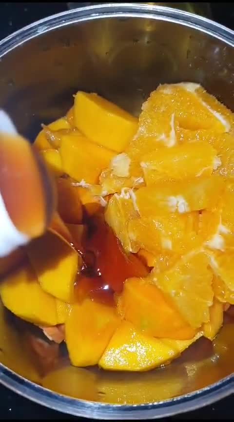 Foto langkah ke 2 dari resep Mango Watermelon Sunkist Carrot Smoothies.