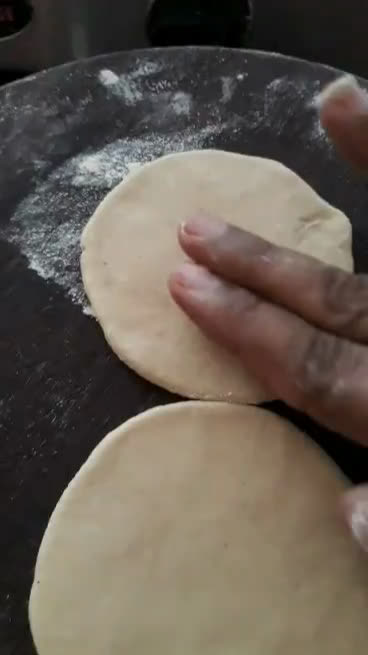 બે પડી રોટલી (Be Padi Rotli Recipe In Gujarati) રેસીપી સ્ટેપ2ફોટો