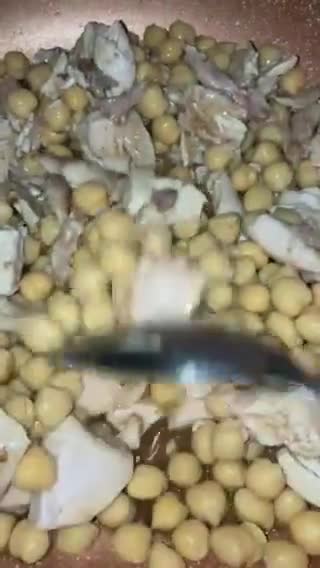 Foto del paso 8 de la receta: Ensalada templada de pollo con garbanzos, verduritas y manzana en 5’