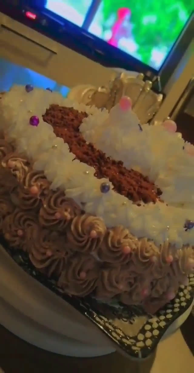 A picture of step 7 of Moist Chocate cake😋😍.
