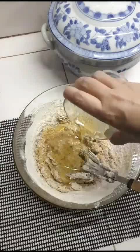 Foto langkah ke 4 dari resep Oenbitjkoek Chiffon Cake.