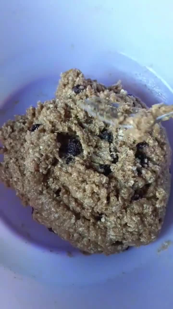 Foto del paso 2 de la receta: Galletas de naranja, avena y pasas🧉