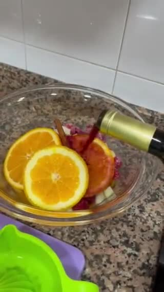 Foto del paso 4 de la receta: Sangría 🍑 🍌 🍋 🥝 🍊