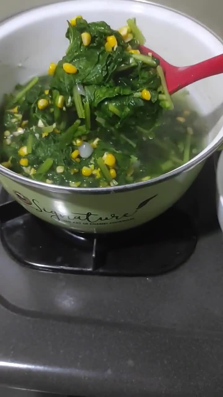 Foto langkah ke 5 dari resep Sayur Bening Sawi Hijau Jagung Manis.