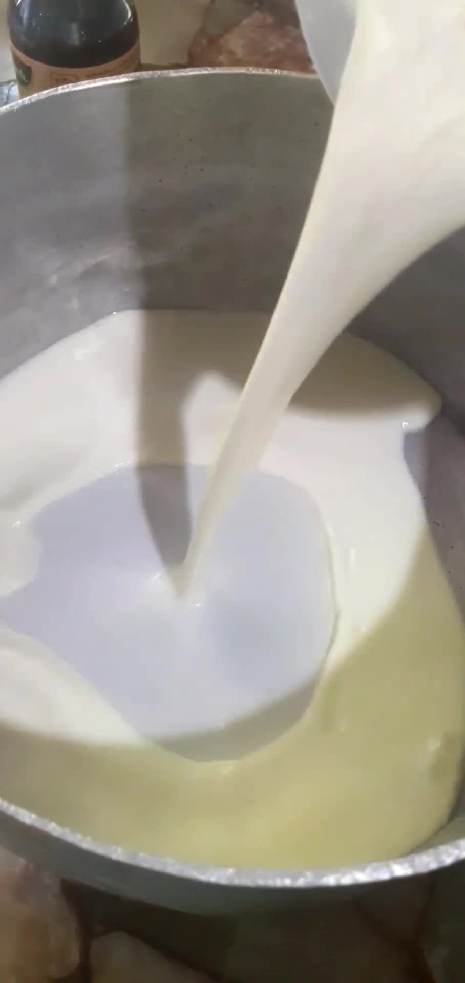 Foto del paso 3 de la receta: Crema pastelera de limón con leche en polvo🍋