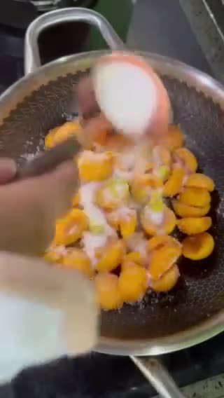 Gambar langkah 2 resipi Sira Aprikot (Preserved Apricot).