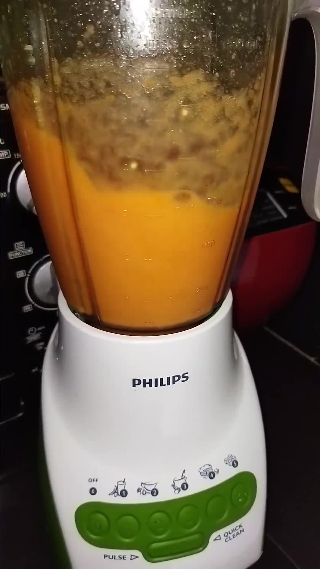 Foto langkah ke 4 dari resep Healthy mix Carrot Juice.