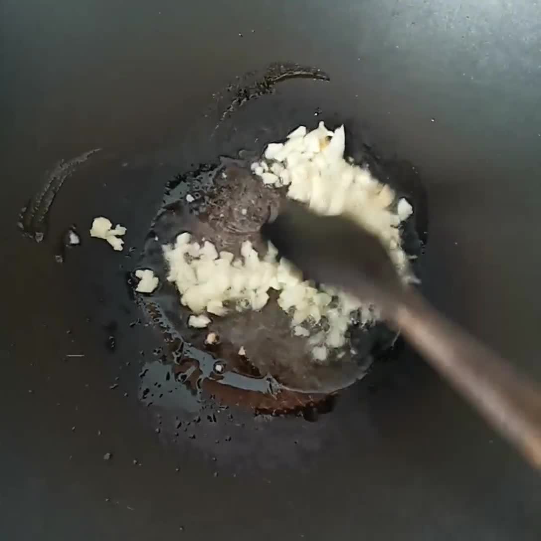Foto langkah ke 2 dari resep Tumis Bayam Saus Tiram.