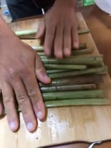 Hình bước làm 2 của món Bún Dọc Mùng