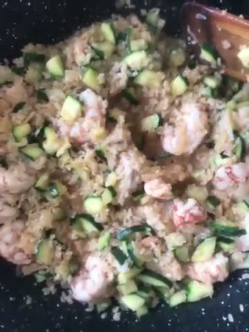 Foto del paso 7 de la receta: Risotto de calabacín y langostinos