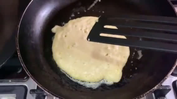 A picture of step 3 of Pancakes 🥞.