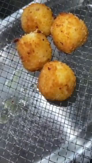 Foto del paso 5 de la receta: Bolitas de patata 🥔 3 quesos 🧀