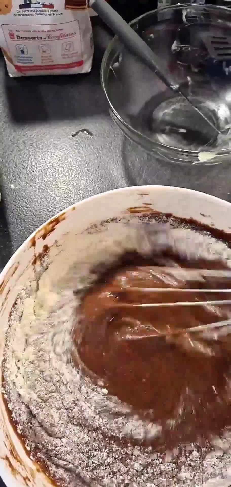 Une image de l'étape 4 de Moelleux au chocolat 🍫.