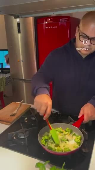 Foto del passaggio 2 della ricetta Frittata con origano e broccoli