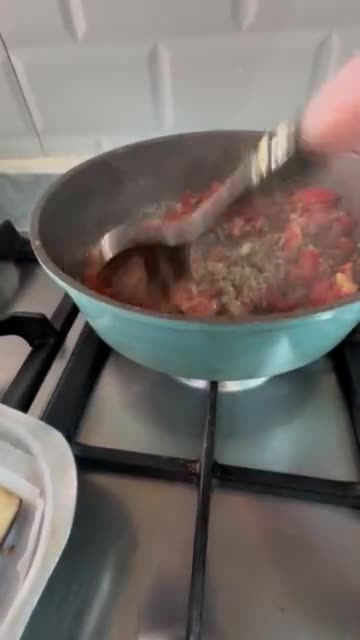 صورة لخطوة 4 من وصفة مسقعة الباذنجان بالجبن
