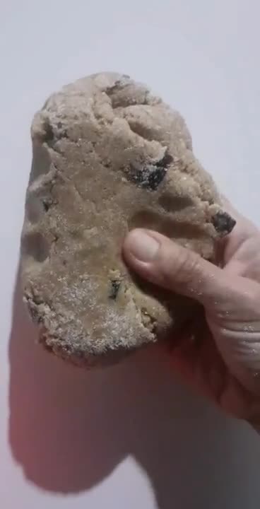 Foto del paso 2 de la receta: Galletitas integrales de miel y ciruelas pasas😋