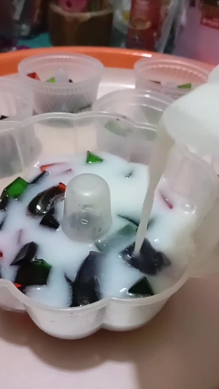 Foto langkah ke 4 dari resep Puding susu yogurt Mozaik simple.