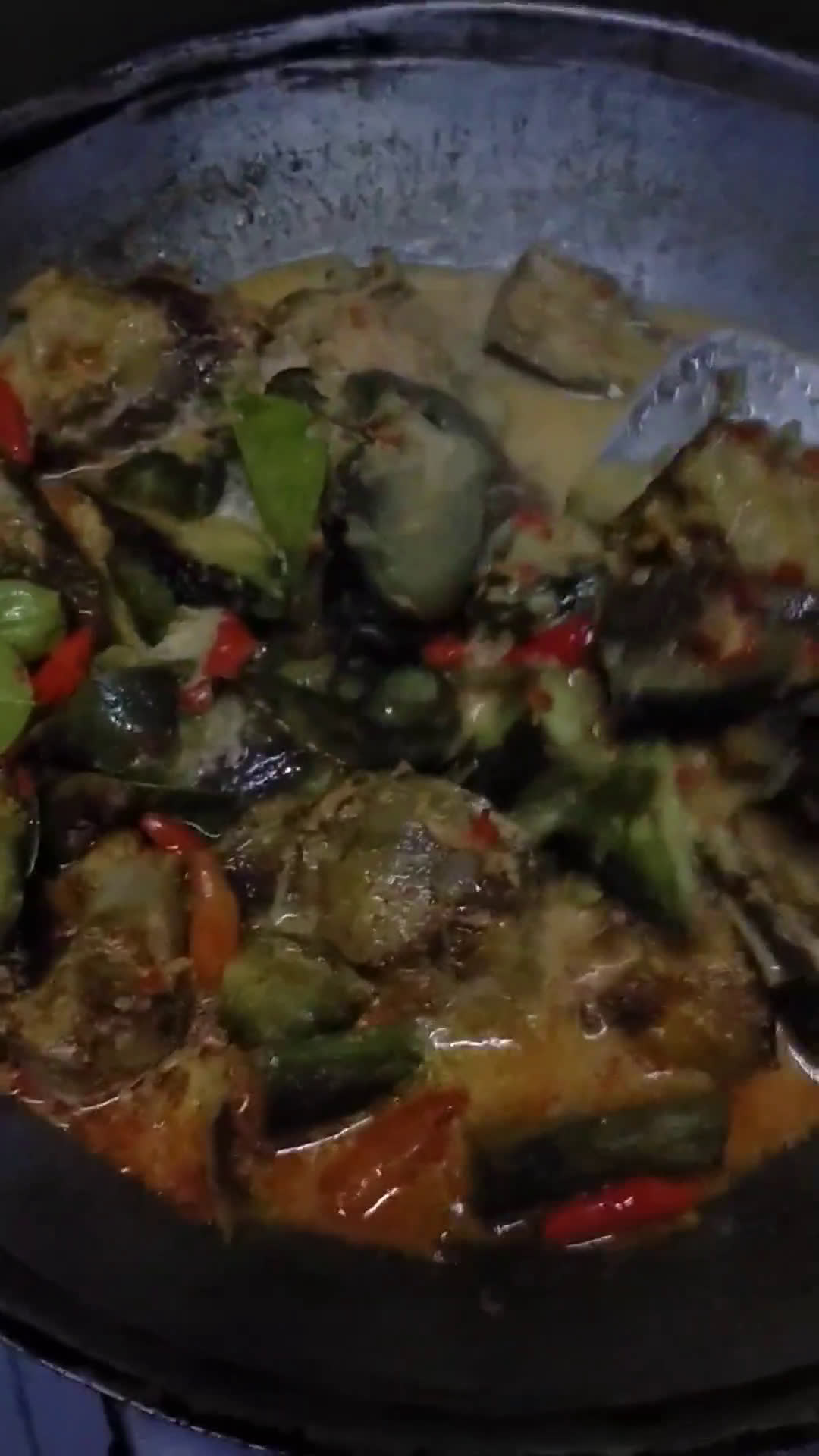 Foto langkah ke 4 dari resep 129) pecel terong ikan asap with kemangi.
