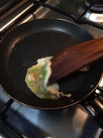 Foto langkah ke 3 dari resep Martabak Mie Dibawah Garis Kemiskinan.
