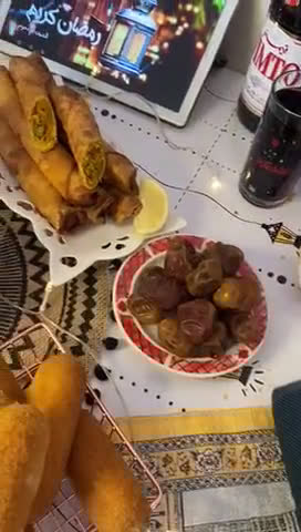 صورة لخطوة 6 من وصفة فطائر النقانق بالجبنه والبف بستري