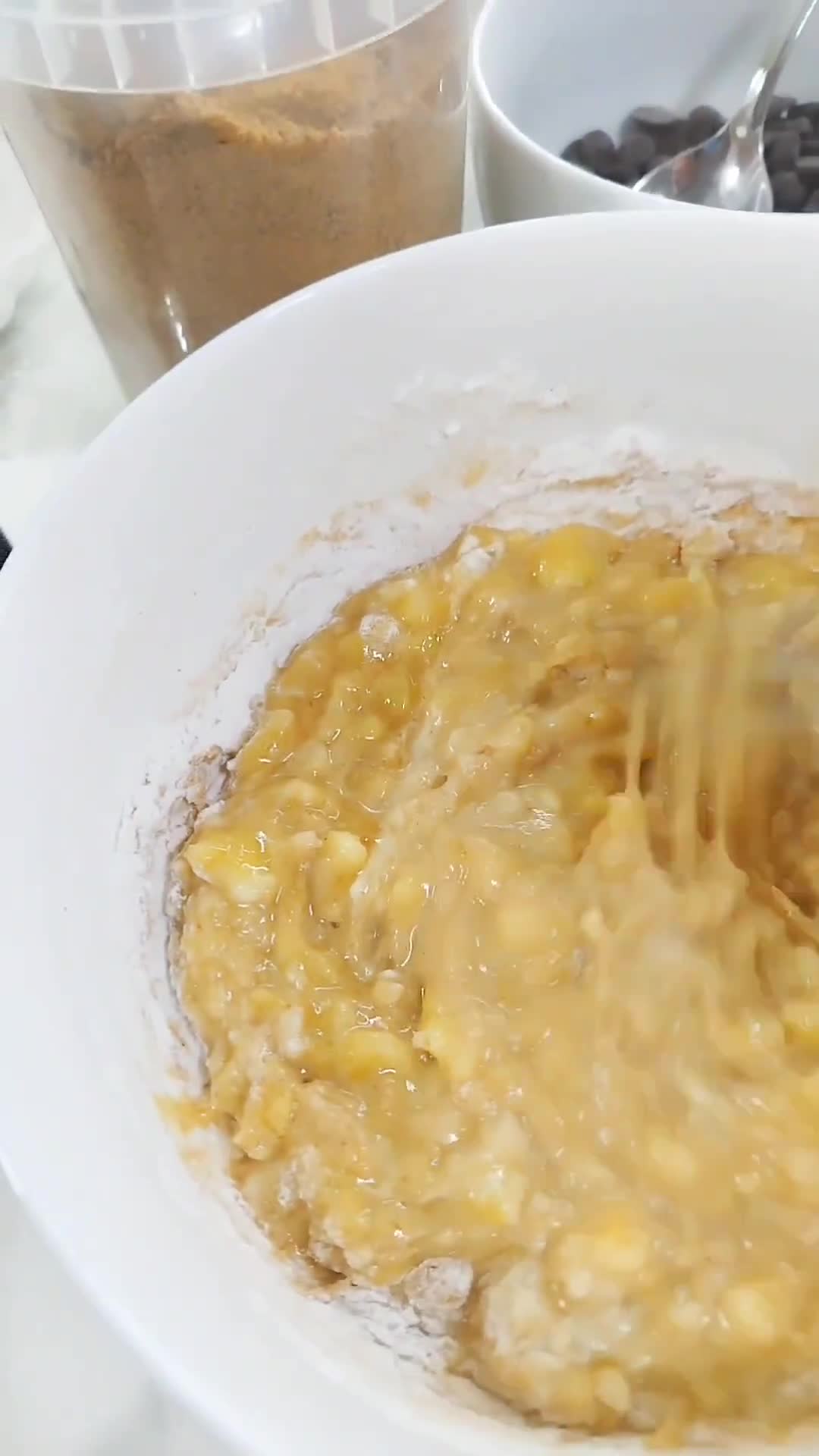Foto del paso 2 de la receta: Mug Cake de plátano, chocolate y avellanas en microondas