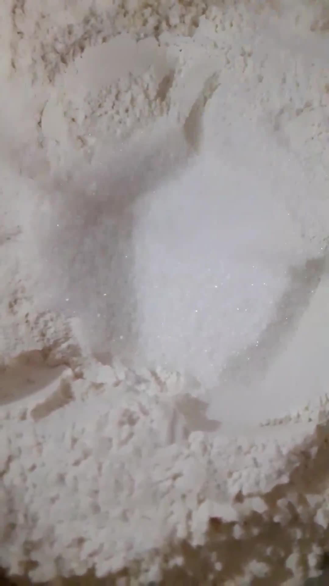 عکس مرحله 2 از دستور نان بریوش توت فرنگی و آلبالو