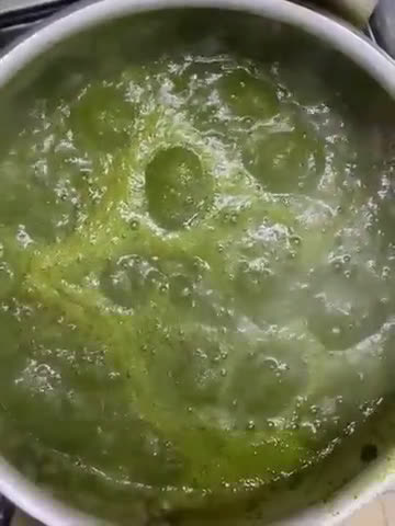 صورة لخطوة 5 من وصفة ملوخيه يمنيه مع الطماطم لذيذه جدا مع سر الوصفه 👌🇾🇪